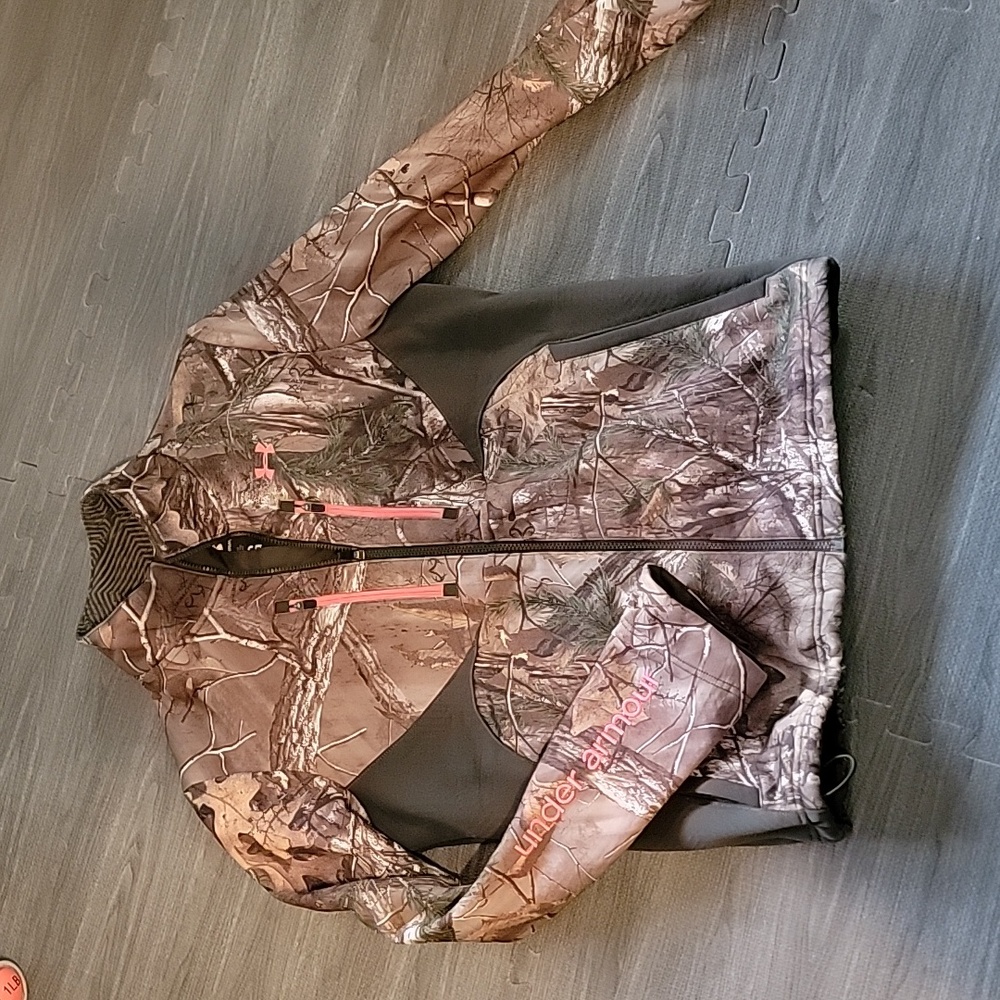 Women camouflage under armour coat